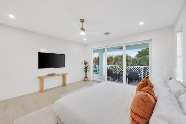 1041 Bimini Lane, West Palm Beach, FL 33404
