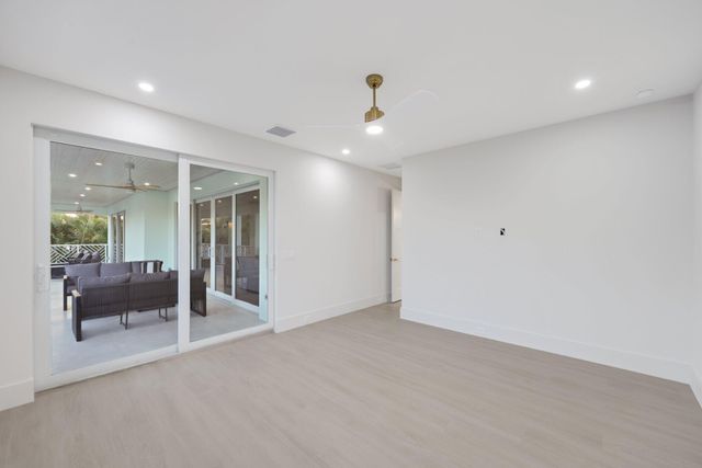 1041 Bimini Lane, West Palm Beach, FL 33404