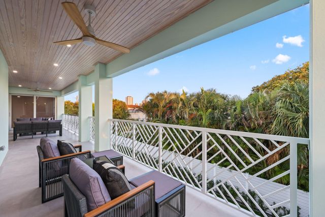 1041 Bimini Lane, West Palm Beach, FL 33404
