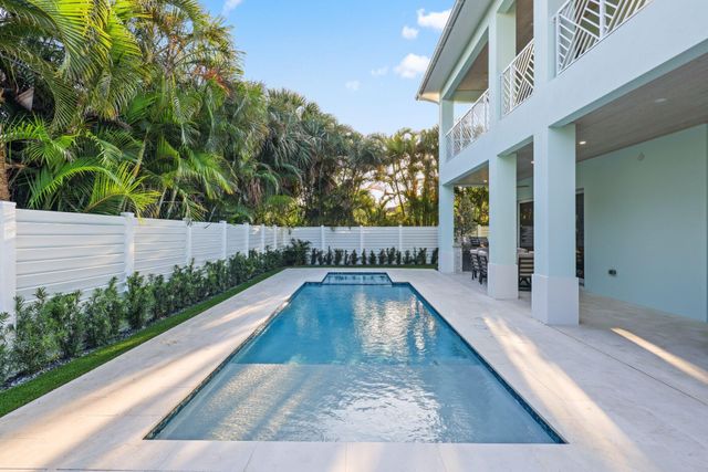 1041 Bimini Lane, West Palm Beach, FL 33404