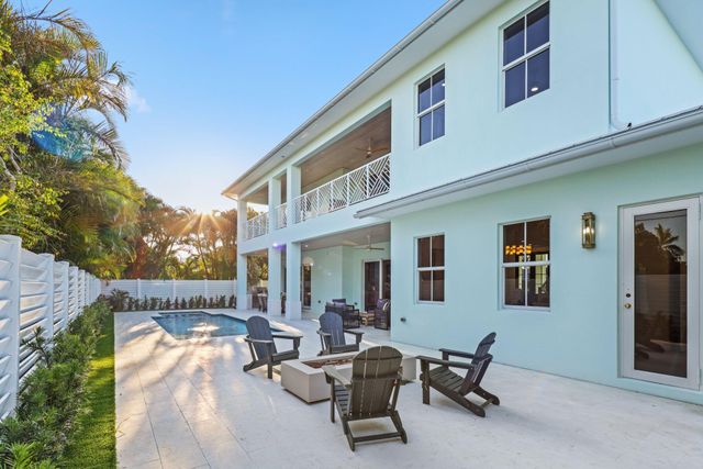 1041 Bimini Lane, West Palm Beach, FL 33404