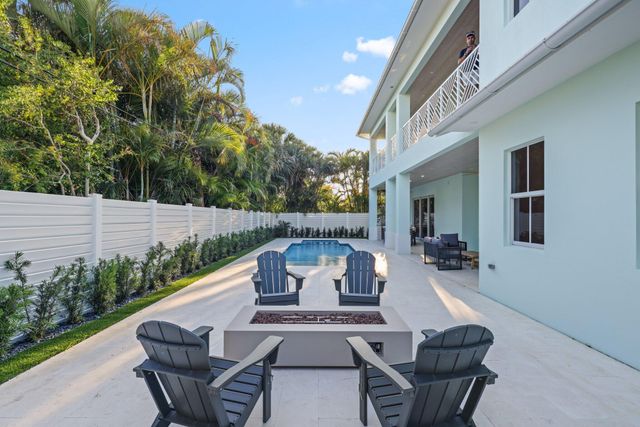 1041 Bimini Lane, West Palm Beach, FL 33404