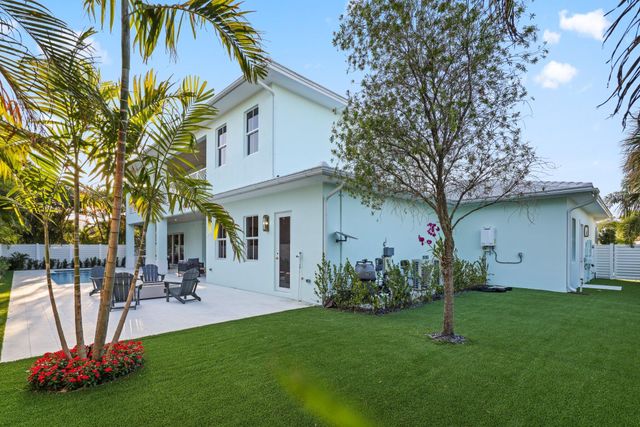 1041 Bimini Lane, West Palm Beach, FL 33404
