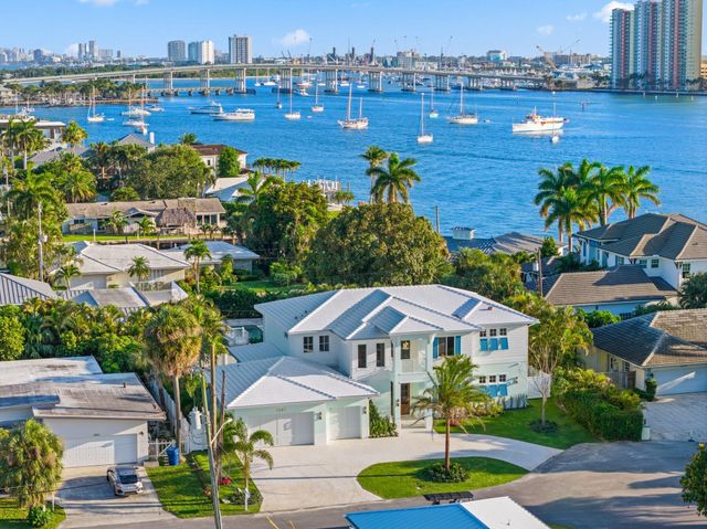 1041 Bimini Lane, West Palm Beach, FL 33404