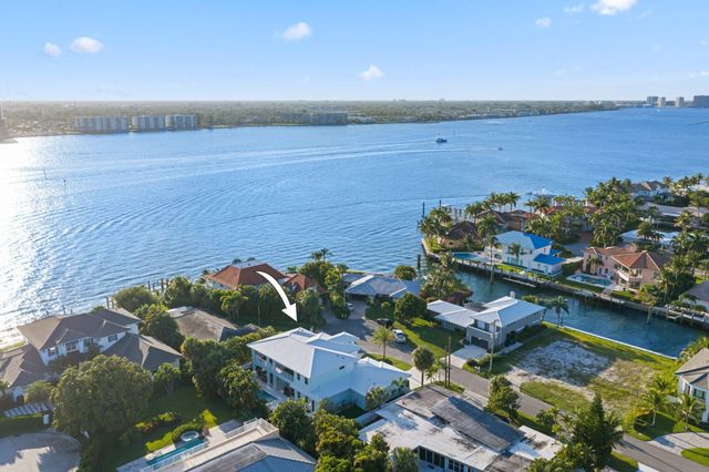 1041 Bimini Lane, West Palm Beach, FL 33404