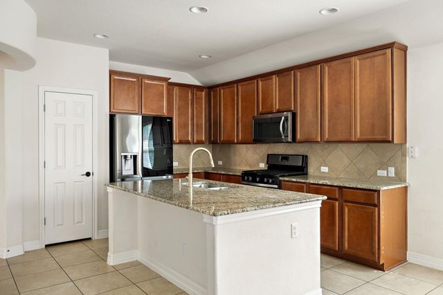 340 Beretta CIR, Georgetown, TX 78628