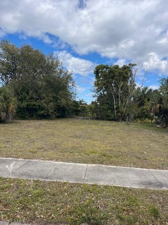 2915 Price AVE, FORT MYERS, FL 33916 — photo 2