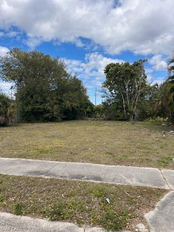 2915 Price AVE, FORT MYERS, FL 33916 — photo 3
