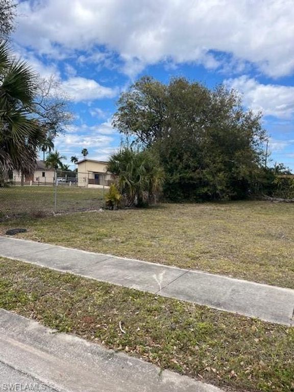2915 Price AVE, FORT MYERS, FL 33916 — photo 4