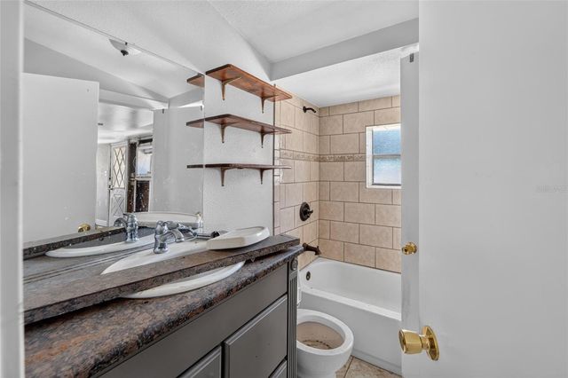 805 E SHELL POINT ROAD, Ruskin, FL 33570
