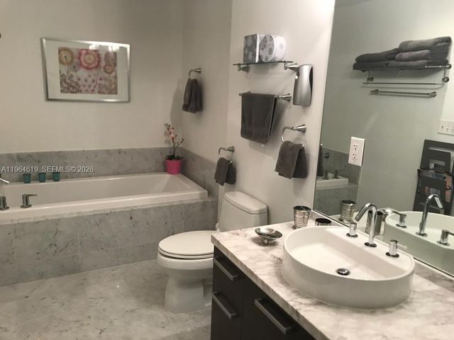 244 Biscayne Blvd 1906, Miami, FL 33132