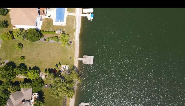 10559 Erie Drive E, Winfield, IN 46307