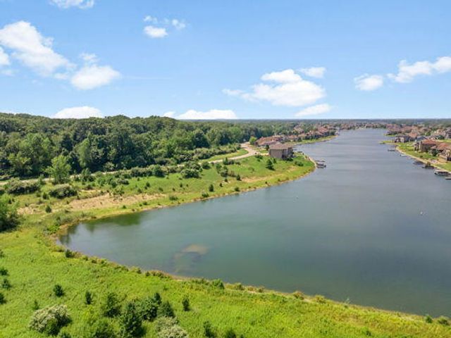 10559 Erie Drive E, Winfield, IN 46307