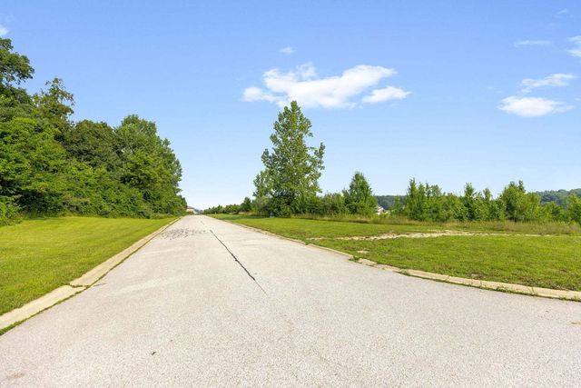 10559 Erie Drive E, Winfield, IN 46307