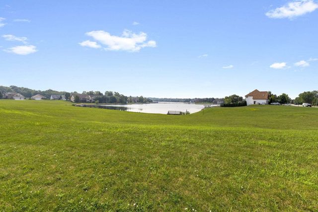 10559 Erie Drive E, Winfield, IN 46307