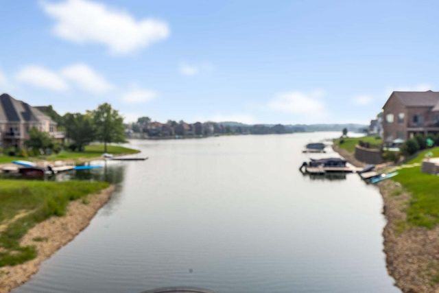 10559 Erie Drive E, Winfield, IN 46307