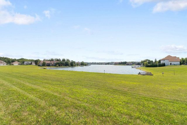 10559 Erie Drive E, Winfield, IN 46307