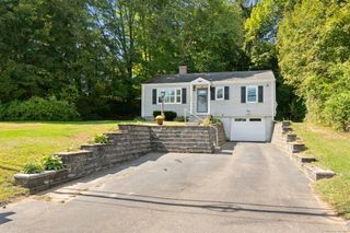 588 Vauxhall St Extension, Waterford, CT 06385