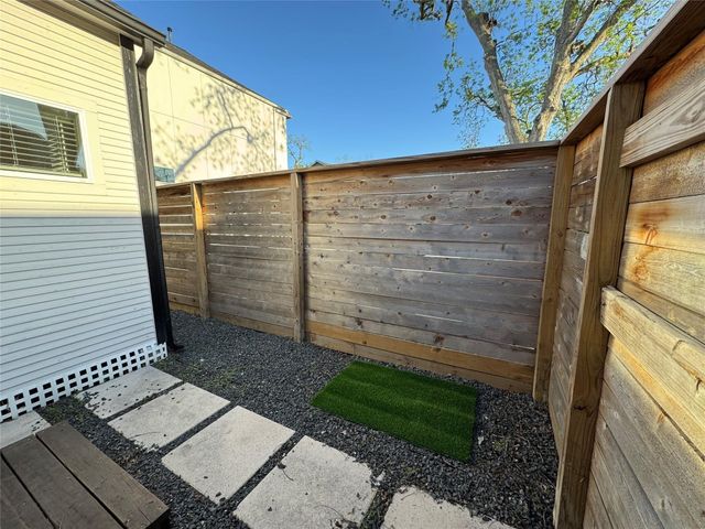 1033 Adele Street, Houston, TX 77009
