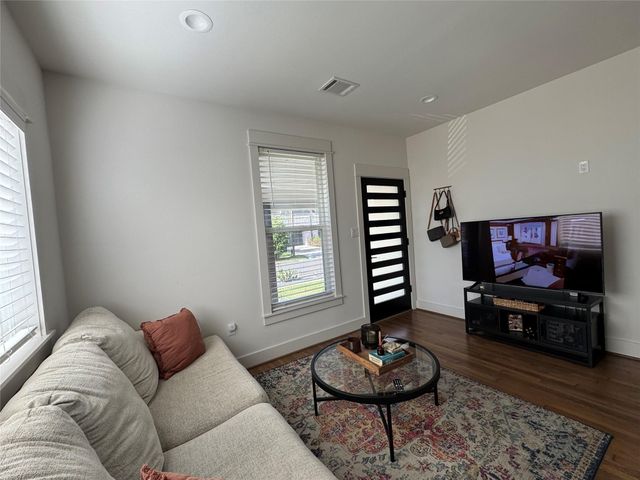 1033 Adele Street, Houston, TX 77009