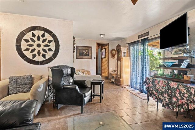38742 Scravel Hill Rd NE, Albany, OR 97322