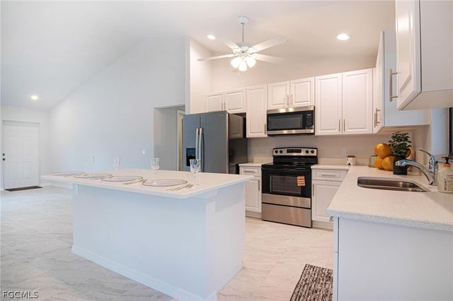 3594 NE 9th PL, Cape Coral, FL 33909