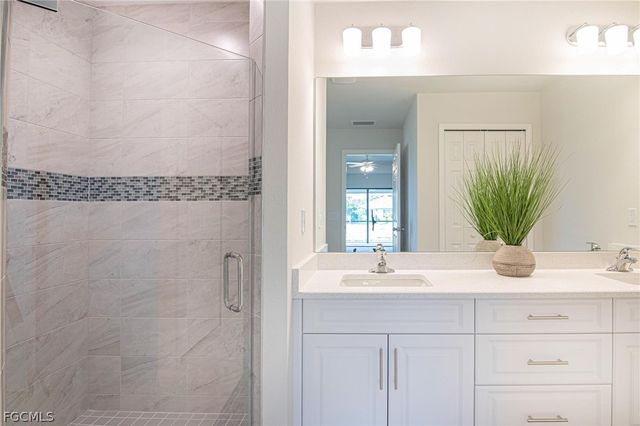 3594 NE 9th PL, Cape Coral, FL 33909