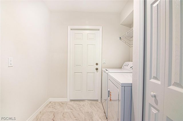 3594 NE 9th PL, Cape Coral, FL 33909