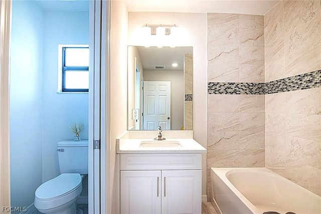 3594 NE 9th PL, Cape Coral, FL 33909