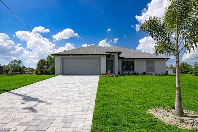 3594 NE 9th PL, Cape Coral, FL 33909