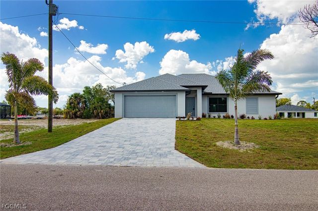 3594 NE 9th PL, Cape Coral, FL 33909