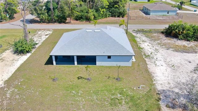 3594 NE 9th PL, Cape Coral, FL 33909