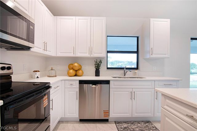 3594 NE 9th PL, Cape Coral, FL 33909