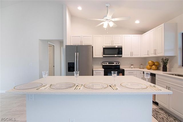 3594 NE 9th PL, Cape Coral, FL 33909