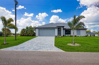 3594 NE 9th PL, Cape Coral, FL 33909
