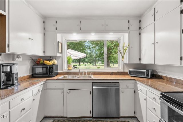 2956 Fairview Drive, Medford, OR 97504
