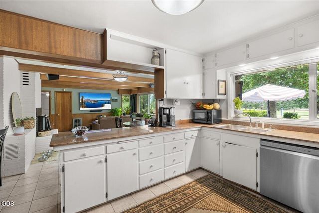 2956 Fairview Drive, Medford, OR 97504