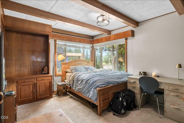 2956 Fairview Drive, Medford, OR 97504