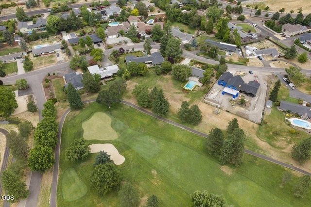 2956 Fairview Drive, Medford, OR 97504