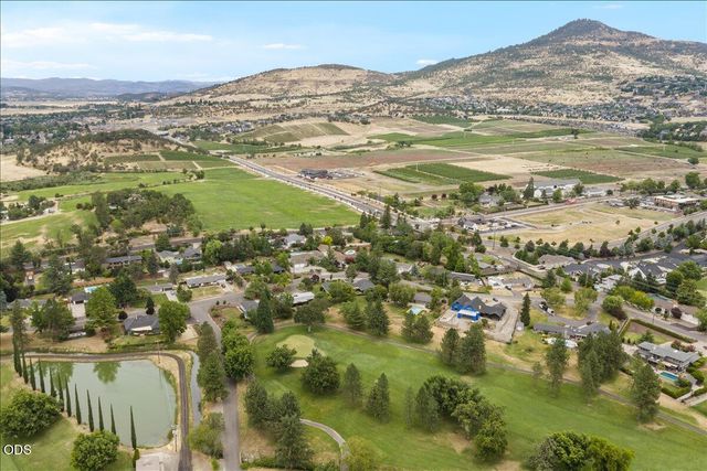 2956 Fairview Drive, Medford, OR 97504