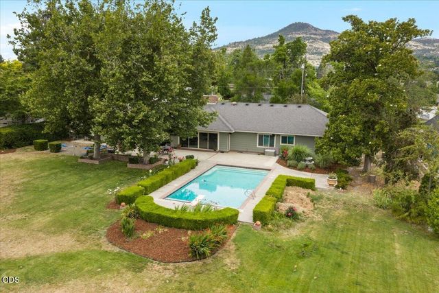 2956 Fairview Drive, Medford, OR 97504
