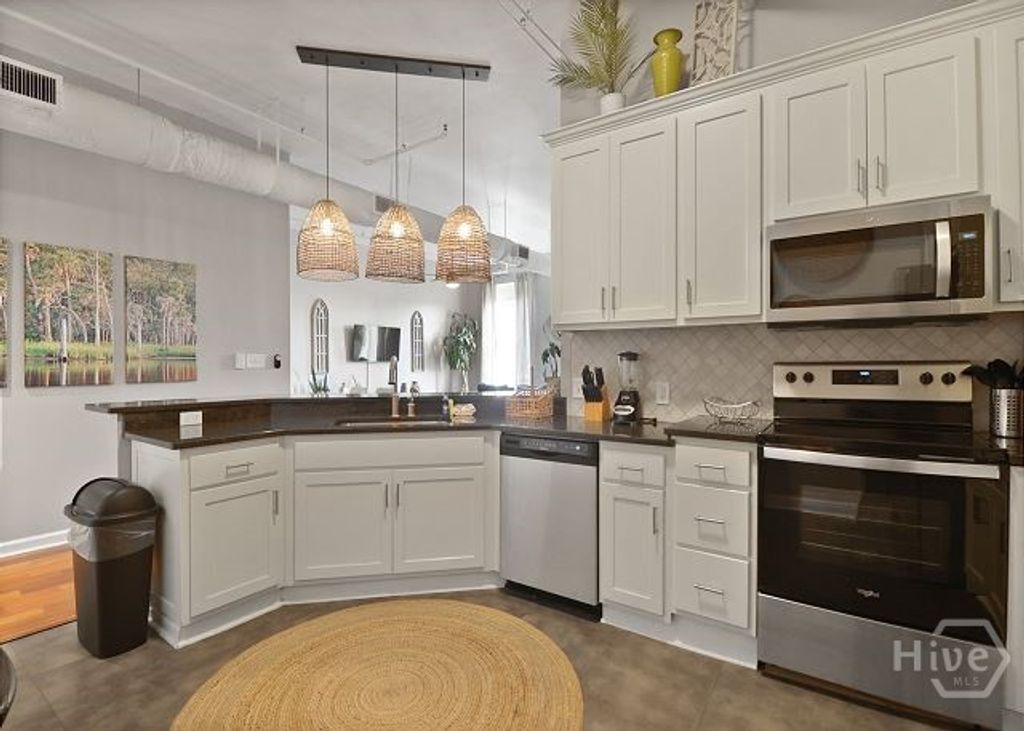Image 20 of property listing at 105 Whitaker Street 304, Savannah, GA 31401