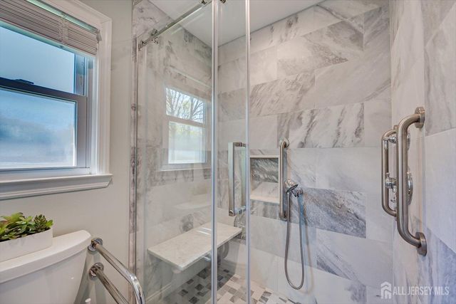6 Sussex Court, Edison, NJ 08820