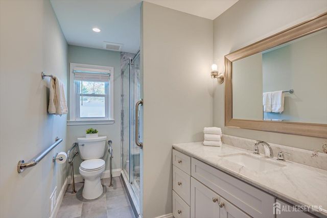 6 Sussex Court, Edison, NJ 08820