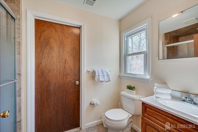 6 Sussex Court, Edison, NJ 08820