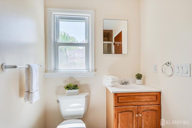 6 Sussex Court, Edison, NJ 08820