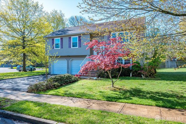 6 Sussex Court, Edison, NJ 08820