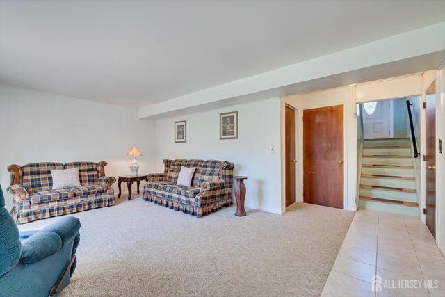 6 Sussex Court, Edison, NJ 08820