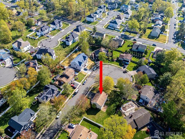 6 Sussex Court, Edison, NJ 08820
