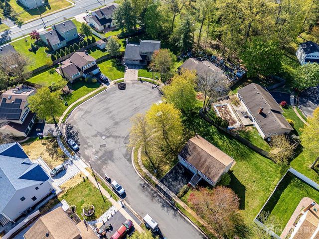6 Sussex Court, Edison, NJ 08820